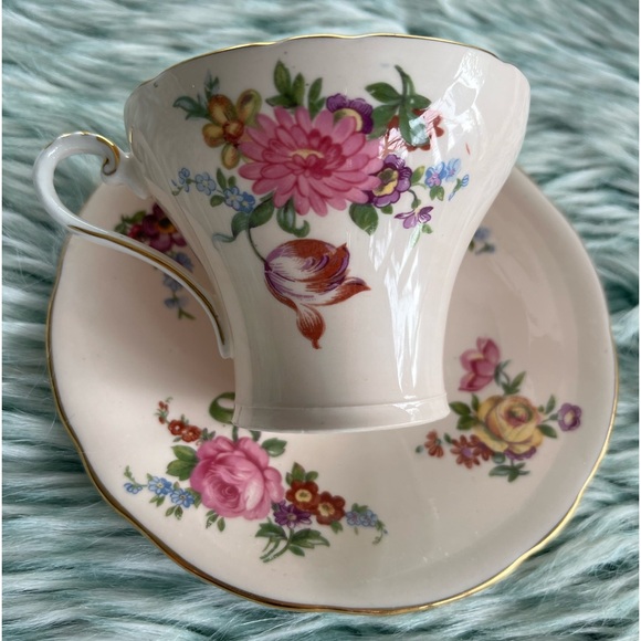 Vintage Ainsley Tea Cup and Saucer. - Picture 4 of 11